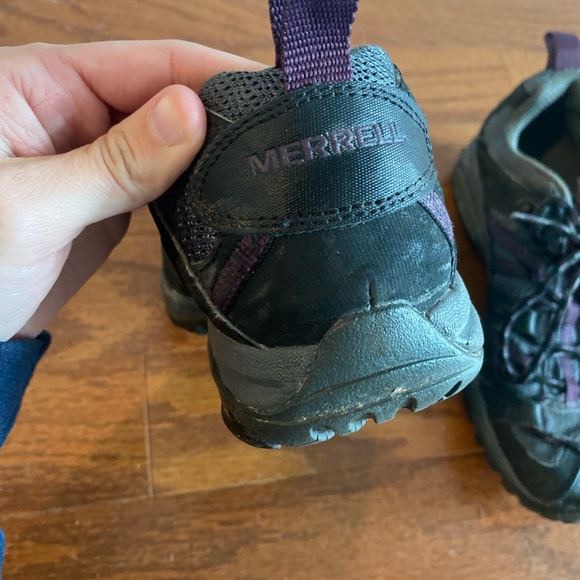 Merrill Hiking Sneakers - Picture 2 of 3